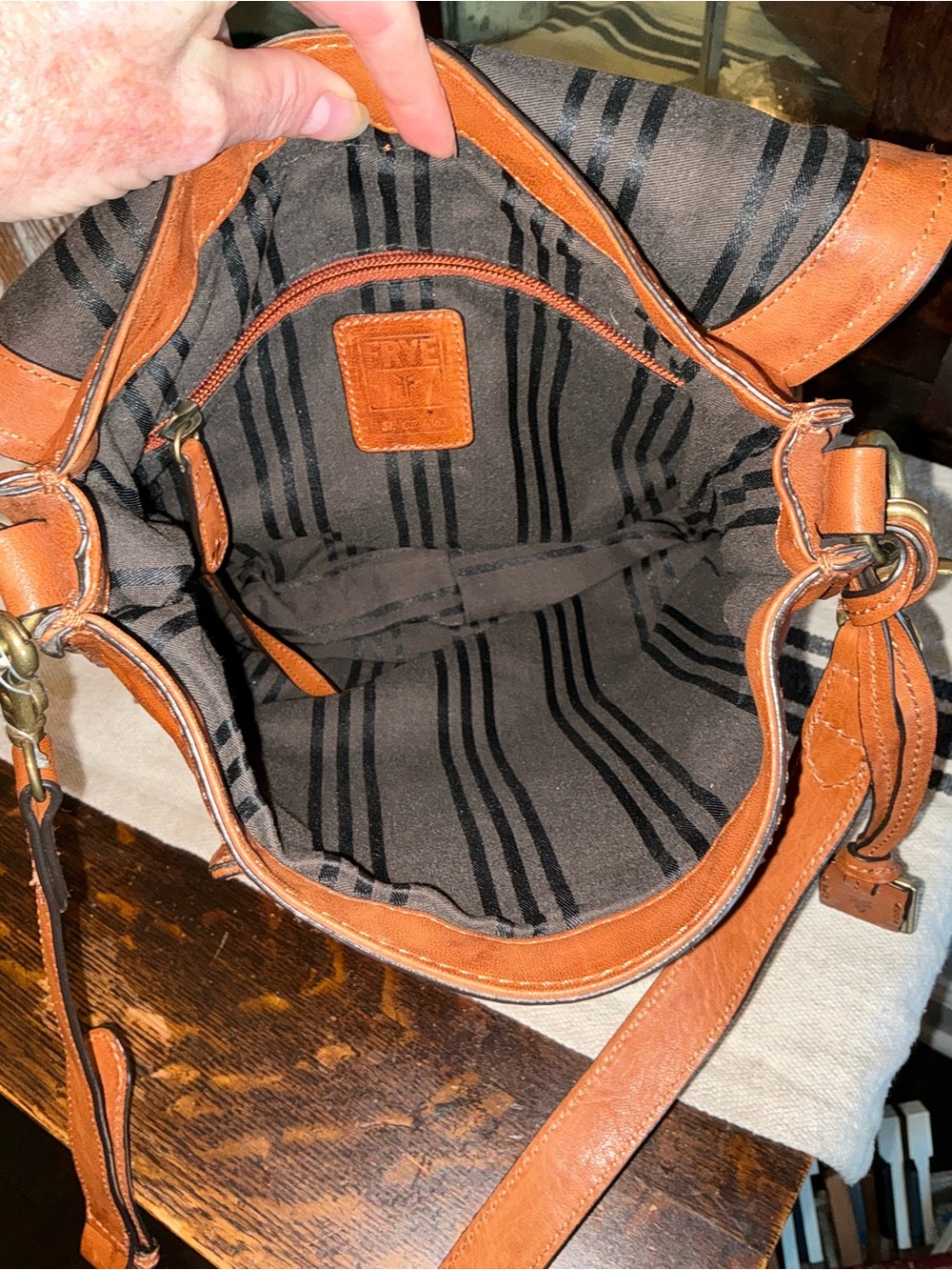 RARE Frye Leather Cameron Magazine Crossbody Bag Cognac Brown Retail $438 - Picture 11 of 12
